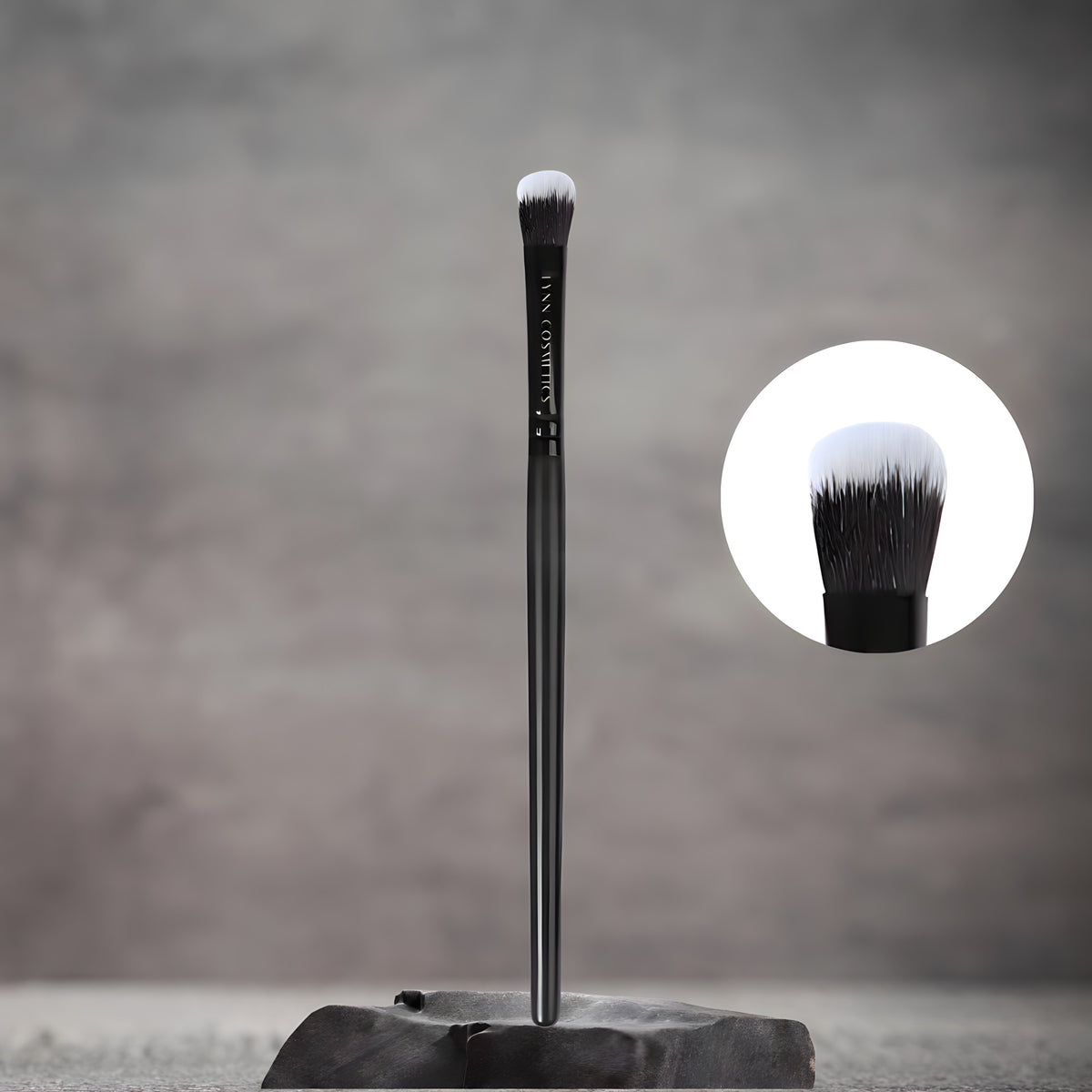 ProLuxe Eyeshadow Brush #703